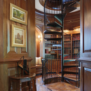 Diseño de escalera de caracol, clásica, pequeña, sin contrahuella, con escalones de madera