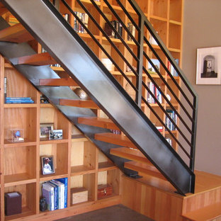 Staircase - contemporary staircase idea in San Francisco
