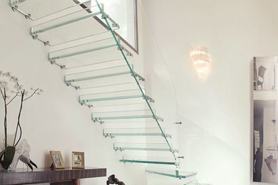 Svævende trapper, glastrin