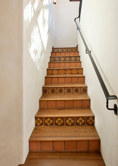 Mediterranean Staircase by Keeping Interiors