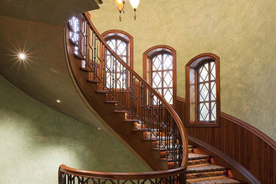 リッチモンドにあるトラディショナルスタイルのおしゃれな階段の写真