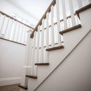 Two tone staircase/Escalier deux tons