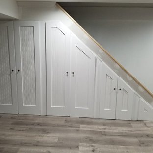 Gerade, Kleine Klassische Holztreppe in New York