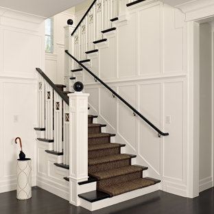 Idées déco pour un escalier victorien en U avec des marches en bois.