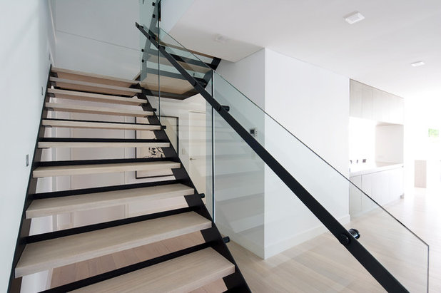 Contemporain Escalier by Denai Kulcsar Interiors
