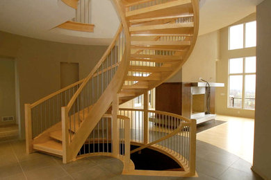 Staircase - contemporary staircase idea in Milwaukee
