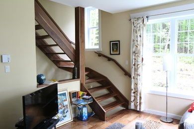 Example of a mid-sized minimalist wooden l-shaped staircase design in Montreal with wooden risers