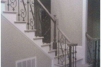 シャーロットにあるトラディショナルスタイルのおしゃれな階段の写真
