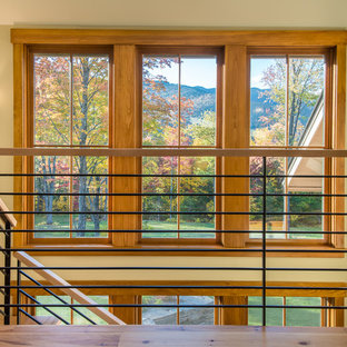Idées déco pour un escalier sans contremarche montagne en L de taille moyenne avec des marches en bois.