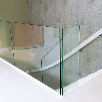 White Floating zigzag staircase with Glass