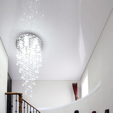 White Gloss Ceiling for Maximum Light Reflection
