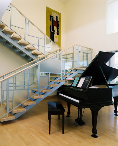 Contemporary Staircase by Studio William Hefner