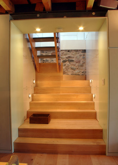 Modern Staircase by Studio One-Off Architecture & Design