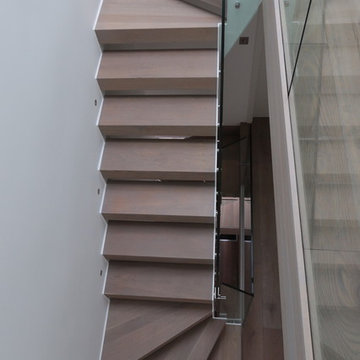 Zigzag and cantilever staircases.