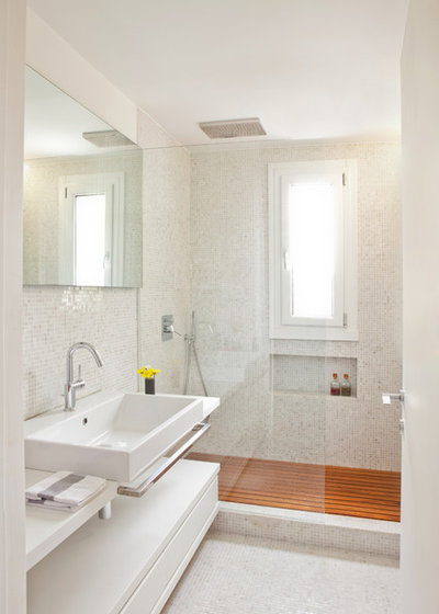 Contemporary Bathroom by Fabrizio Farina / ADA-STUDIO