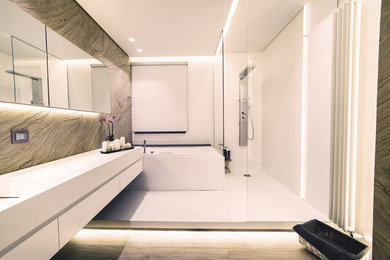 Immagine di una grande stanza da bagno padronale design con lavabo rettangolare
