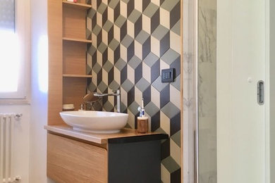 This is an example of a modern bathroom in Rome.