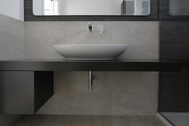 Design ideas for a modern bathroom in Bari.