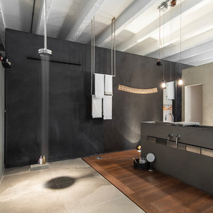 Immagine di una grande stanza da bagno con doccia industriale con ante grigie, piastrelle grigie, doccia aperta, doccia aperta, pareti nere, parquet scuro, lavabo rettangolare e pavimento marrone