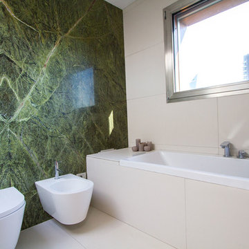 Bagno con marmo verde rainforest |  9 mq.