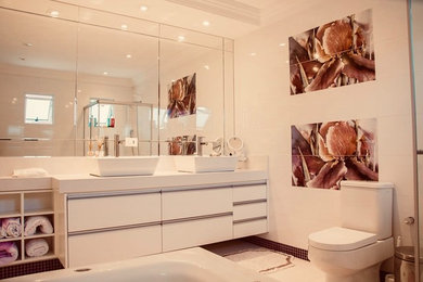 Inspiration for a contemporary bathroom.