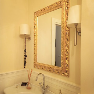 Bagno principale_particolare specchio e applique