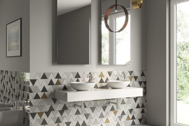 Idee per una stanza da bagno padronale minimal di medie dimensioni con ante bianche, WC sospeso, piastrelle multicolore, piastrelle a mosaico, pareti grigie, pavimento in gres porcellanato, lavabo a bacinella, pavimento grigio e top bianco