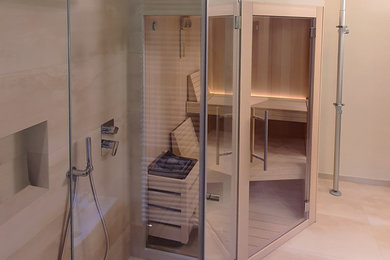Ispirazione per una sauna di medie dimensioni con doccia a filo pavimento, WC monopezzo, piastrelle in gres porcellanato, lavabo da incasso, porta doccia a battente e mobile bagno sospeso