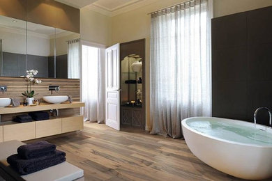 Photo of a modern bathroom in Naples.