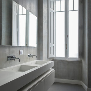 Ispirazione per una stanza da bagno minimal con ante lisce, ante bianche, pareti grigie, lavabo integrato, pavimento grigio e top bianco