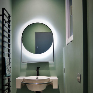 Esempio di una piccola stanza da bagno con doccia contemporanea con ante bianche, pareti verdi, lavabo sospeso, top bianco e un lavabo