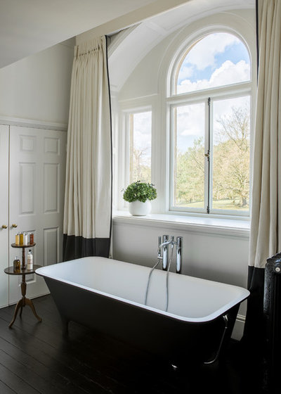 Victorian Bathroom by Studio DC10