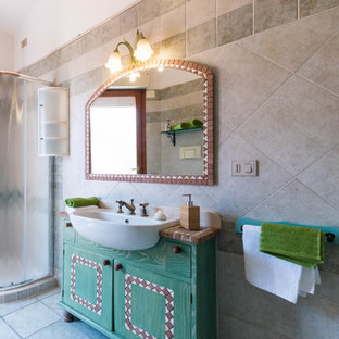 Foto di una stanza da bagno mediterranea
