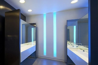 ナポリにあるコンテンポラリースタイルのおしゃれな浴室の写真