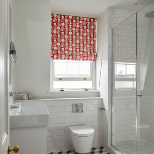 Idee per una stanza da bagno contemporanea con ante lisce, ante bianche, doccia alcova, piastrelle bianche, piastrelle diamantate, pareti bianche, lavabo a consolle, pavimento multicolore, porta doccia a battente, un lavabo e mobile bagno sospeso