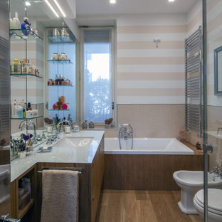 Idee per una stanza da bagno padronale contemporanea di medie dimensioni con ante lisce, ante in legno scuro, vasca da incasso, piastrelle beige, pareti multicolore, lavabo sottopiano, pavimento marrone, top grigio, un lavabo e mobile bagno incassato