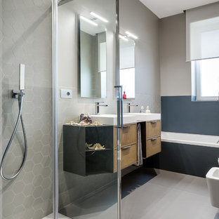 Immagine di una piccola stanza da bagno con doccia contemporanea con piastrelle beige, piastrelle a mosaico, pareti beige, pavimento in gres porcellanato e pavimento beige