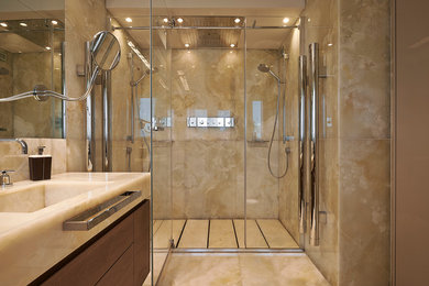 Ispirazione per una stanza da bagno con doccia minimalista di medie dimensioni con ante lisce, ante in legno bruno, doccia doppia, lavabo integrato, top in marmo e porta doccia a battente