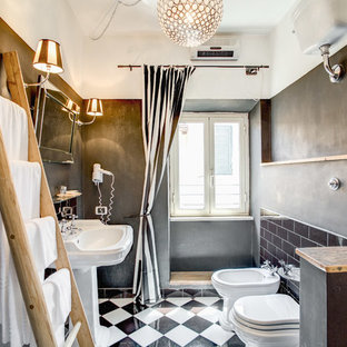 Foto di una stanza da bagno classica di medie dimensioni con piastrelle nere, piastrelle in ceramica, pareti nere, pavimento con piastrelle in ceramica, lavabo a colonna e doccia con tenda