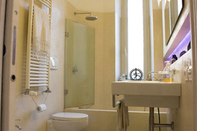 ローマにあるコンテンポラリースタイルのおしゃれな浴室の写真