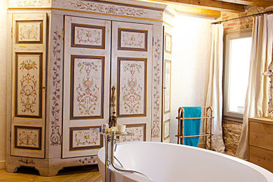 ヴェネツィアにあるエクレクティックスタイルのおしゃれな浴室の写真