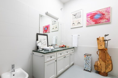 На фото: ванная комната в стиле модернизм с белыми фасадами, белой плиткой, мраморной столешницей, зеленой столешницей и тумбой под одну раковину