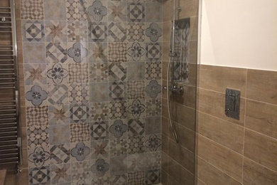 フィレンツェにあるコンテンポラリースタイルのおしゃれな浴室の写真