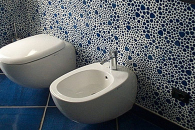 Esempio di una stanza da bagno mediterranea