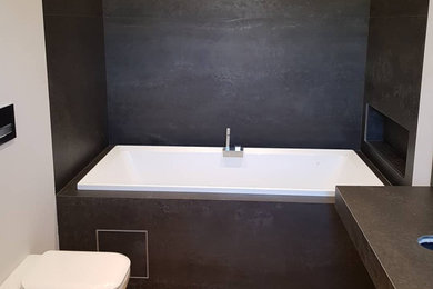 Esempio di una stanza da bagno padronale minimalista con nessun'anta e mobile bagno sospeso