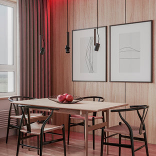 Esempio di una sala da pranzo contemporanea di medie dimensioni con pareti beige, pavimento in vinile, pavimento beige e pareti in legno