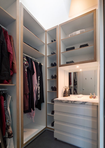 Contemporary Closet by Mihaly Slocombe