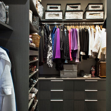 Black and White ensuite