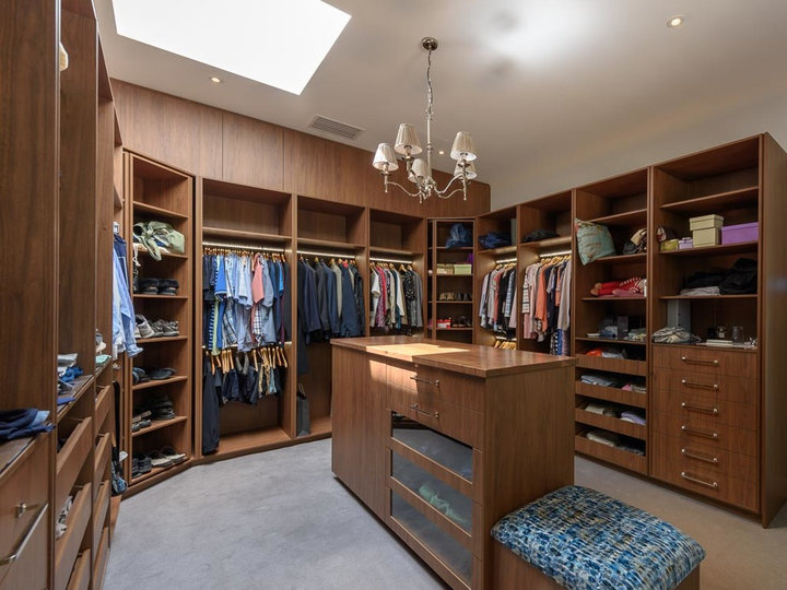 Flat Panel Closet