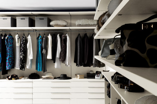 Modern Wardrobe by WOKAI Design